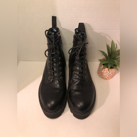 LAMODA Black Leather Platform Boots - Picture 5 of 16